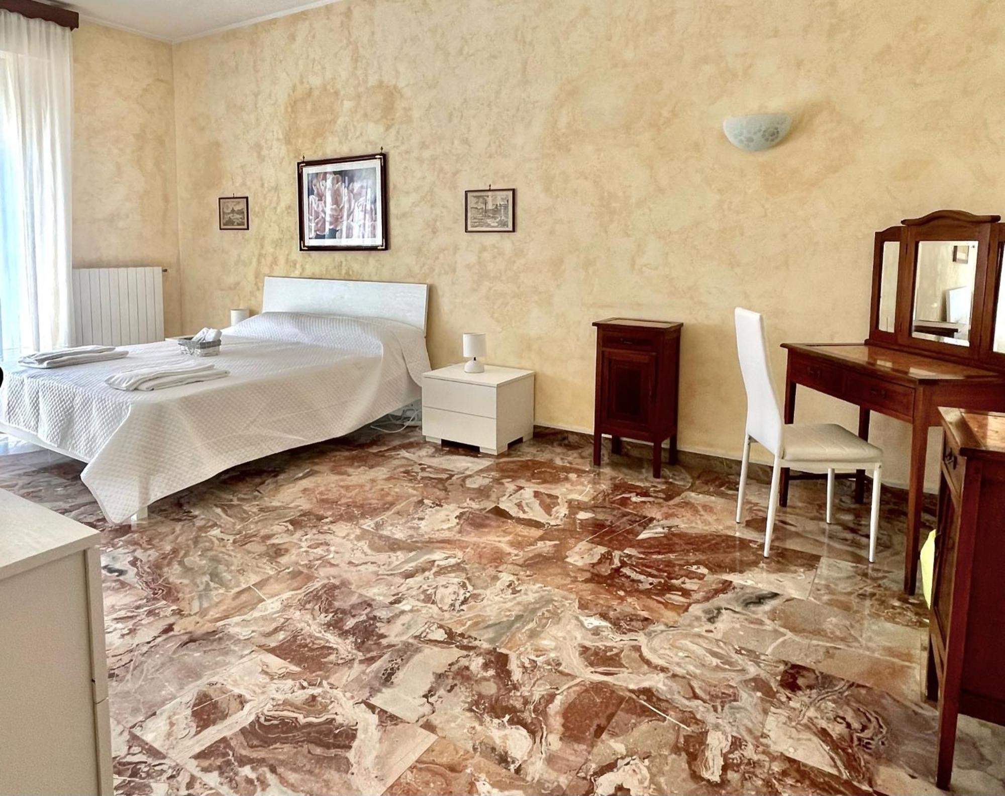 Le Ville Tivoli - Suites, Tivoli City Center! Екстер'єр фото